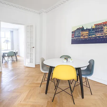 아파트 Fantastic 3-bed With French Balcony And Lake-views *