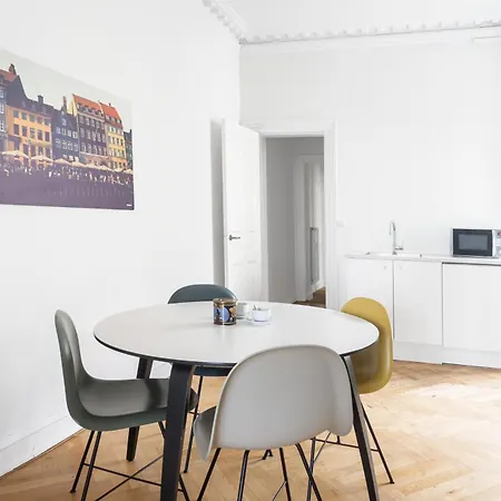 아파트 Fantastic 3-bed With French Balcony And Lake-views *