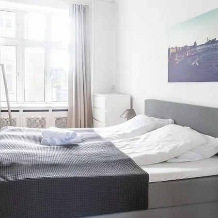 Lejlighed Fantastic 3-bed With French Balcony And Lake-views
